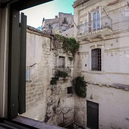 Ulivo Nella Corte Matera