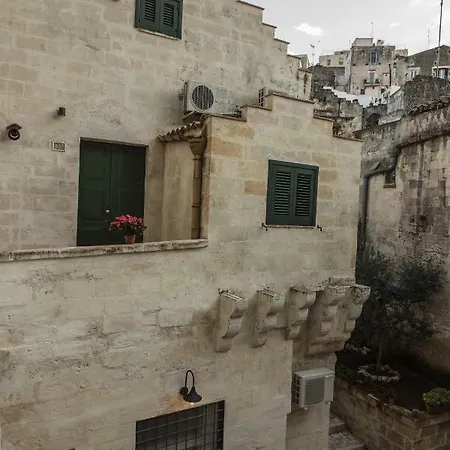 Ulivo Nella Corte Matera